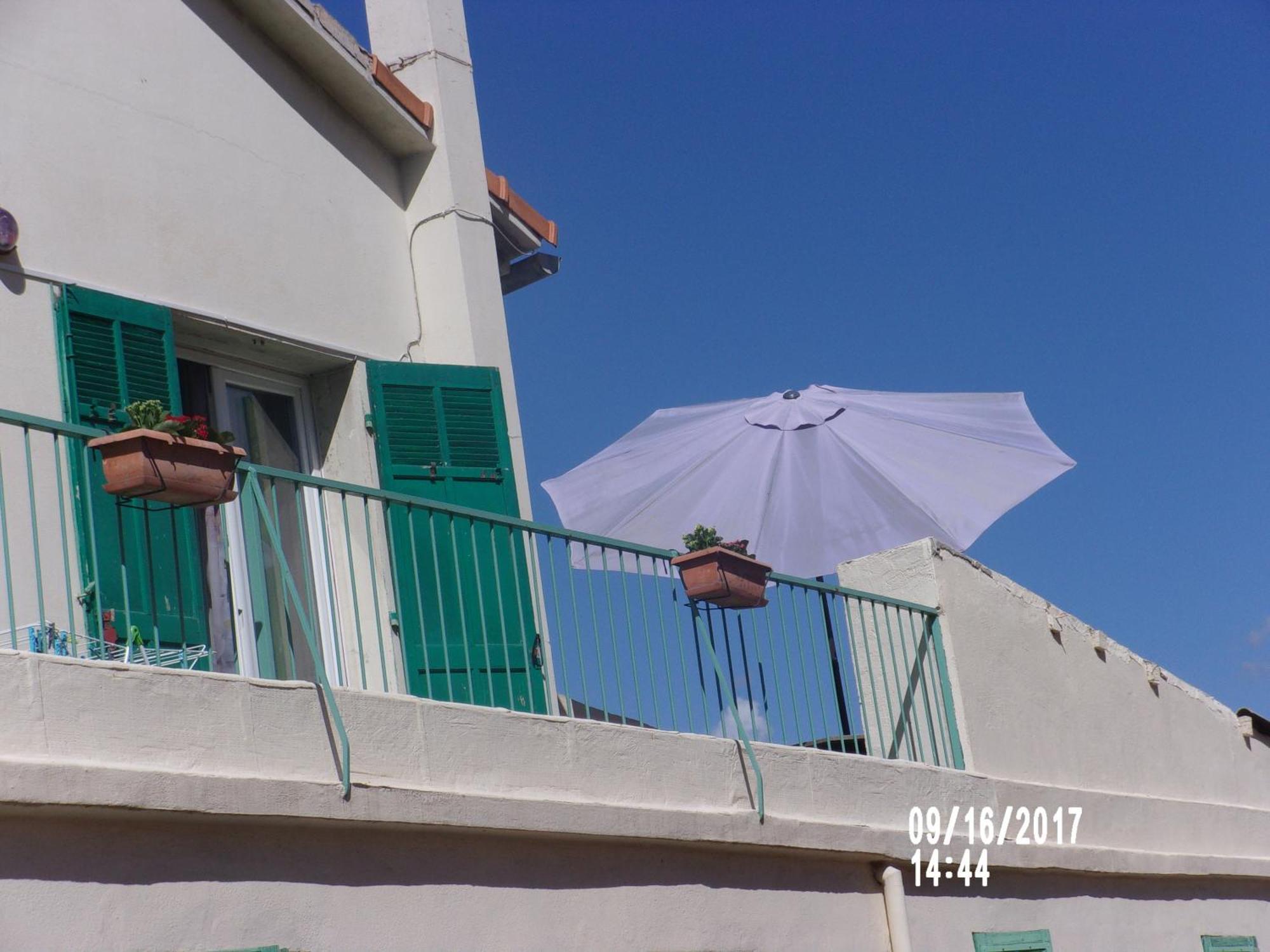 Stud Terras Ville Corniche 2 Pers Stat Gratuit Rue Modif Suivt Possib Et Accord Exclusif Марсель Экстерьер фото