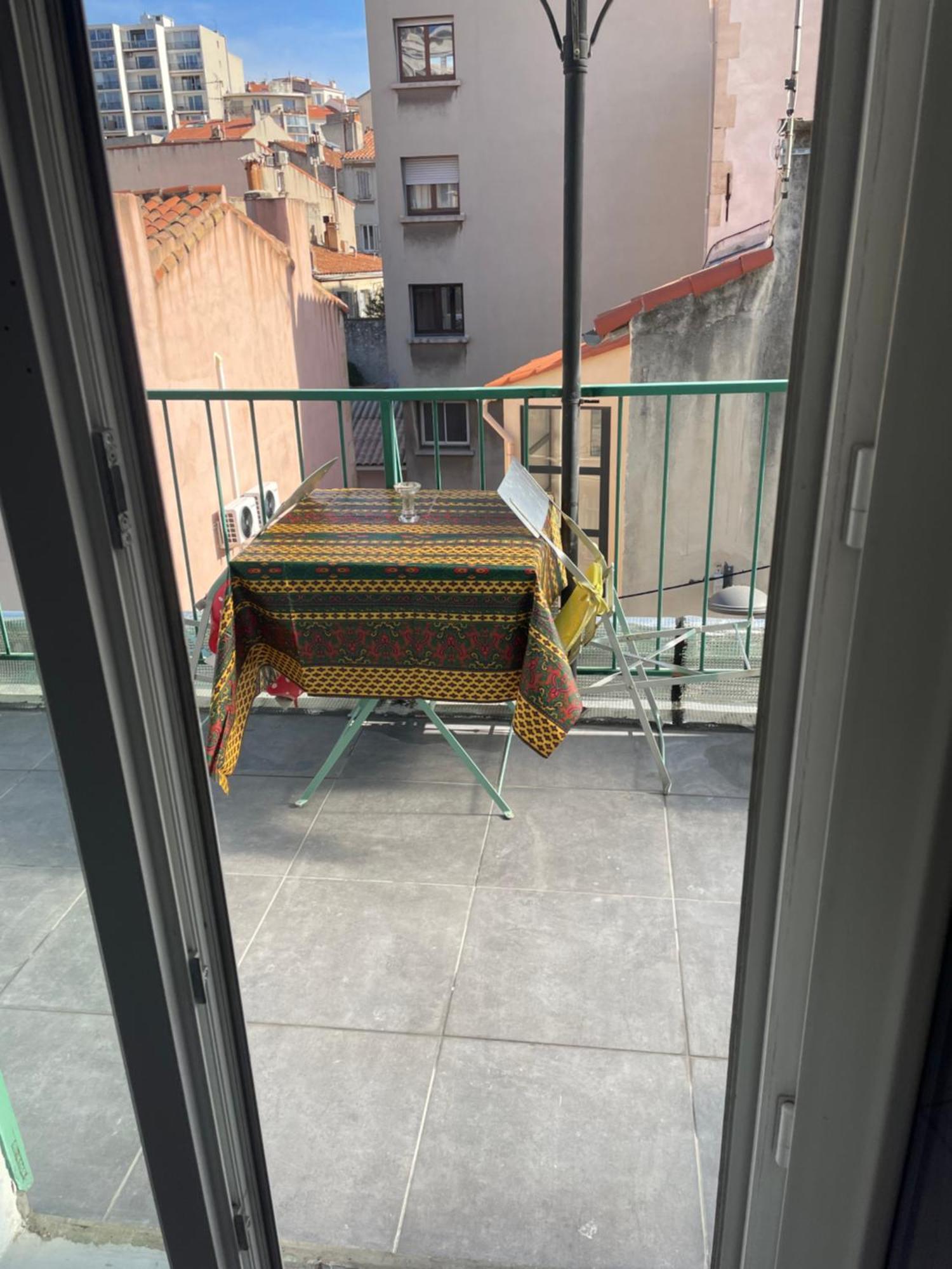 Stud Terras Ville Corniche 2 Pers Stat Gratuit Rue Modif Suivt Possib Et Accord Exclusif Марсель Экстерьер фото