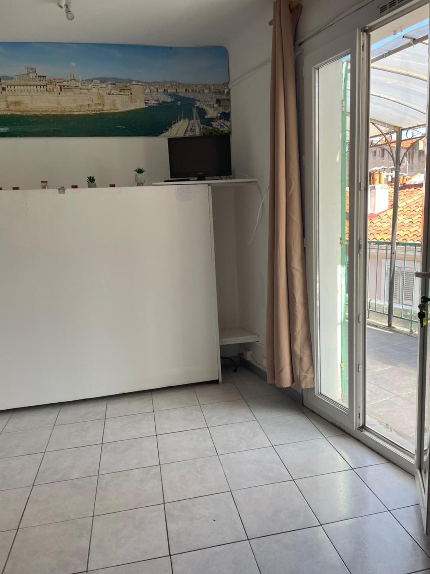 Stud Terras Ville Corniche 2 Pers Stat Gratuit Rue Modif Suivt Possib Et Accord Exclusif Марсель Экстерьер фото