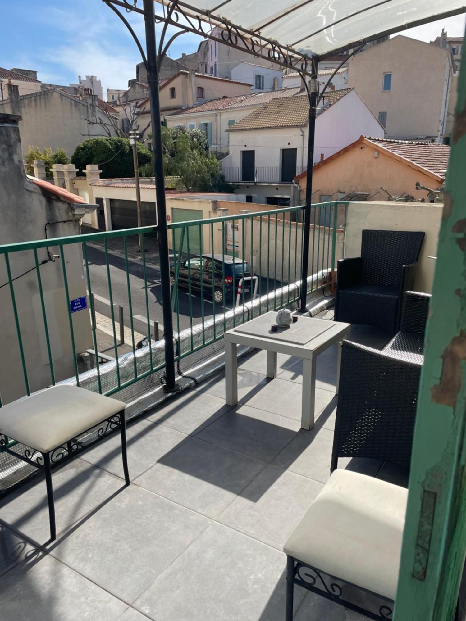 Stud Terras Ville Corniche 2 Pers Stat Gratuit Rue Modif Suivt Possib Et Accord Exclusif Марсель Экстерьер фото